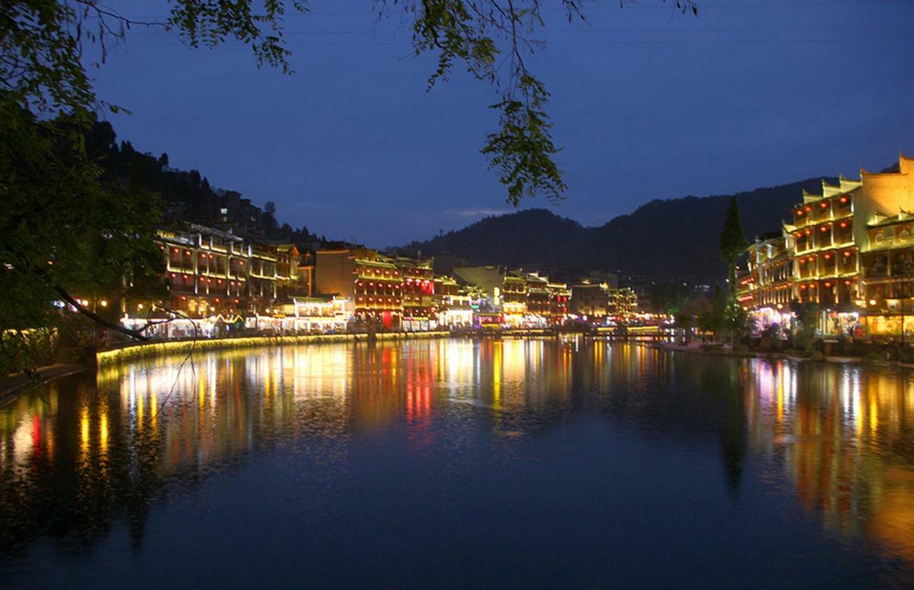 Hemu House Hotel เฟิ่งหวง ภายนอก รูปภาพ